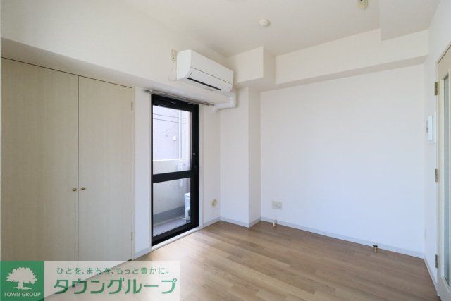 菱和パレス三軒茶屋壱番館の居間写真