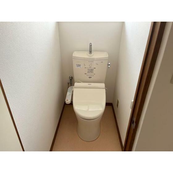 トイレ　温水洗浄機能付き便座