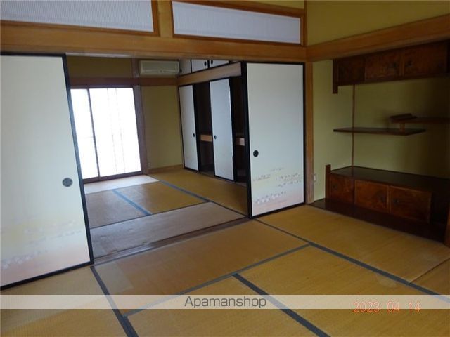 大平山貸家の居間写真