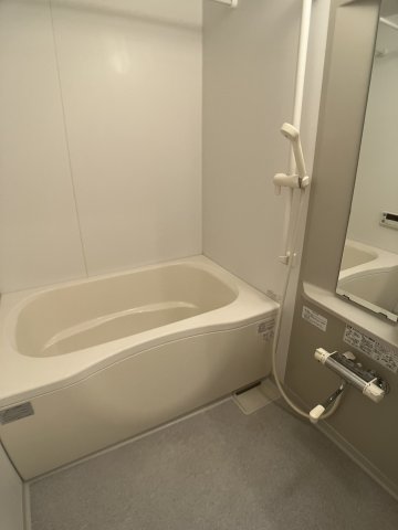 バス・シャワールーム　※同物件の別部屋参考写真です。　日々の疲れを癒やすバスルーム