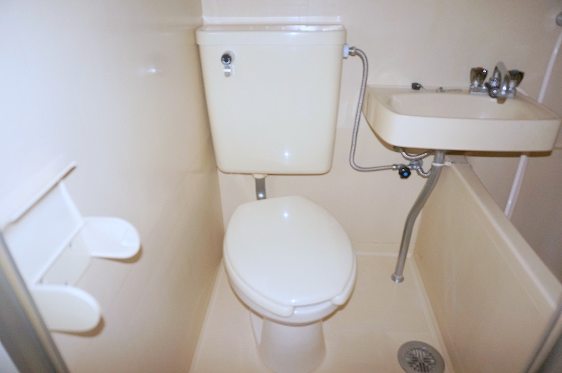 近鉄大阪線 大和高田駅 徒歩8分 2階建 築41年のトイレ写真