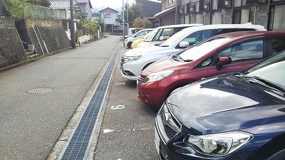 【レオパレスパストラルの駐車場】