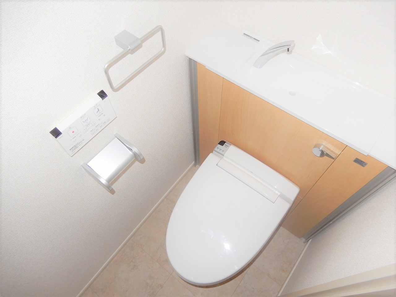 トイレ　温水洗浄便座
