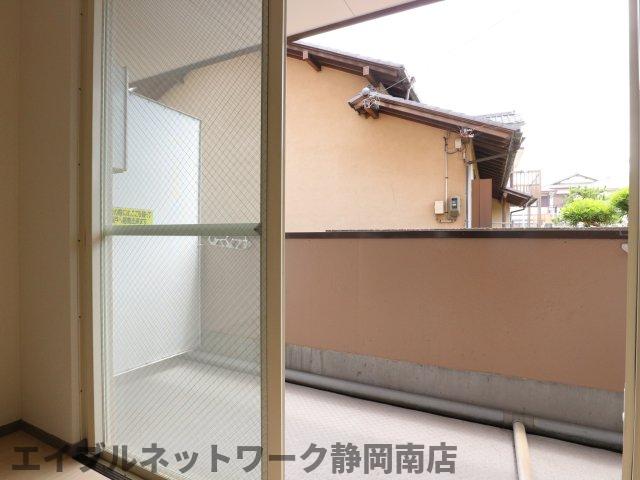 【静岡市駿河区小鹿のマンションのバルコニー】