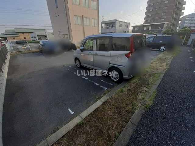 【メイユール各務野の駐車場】