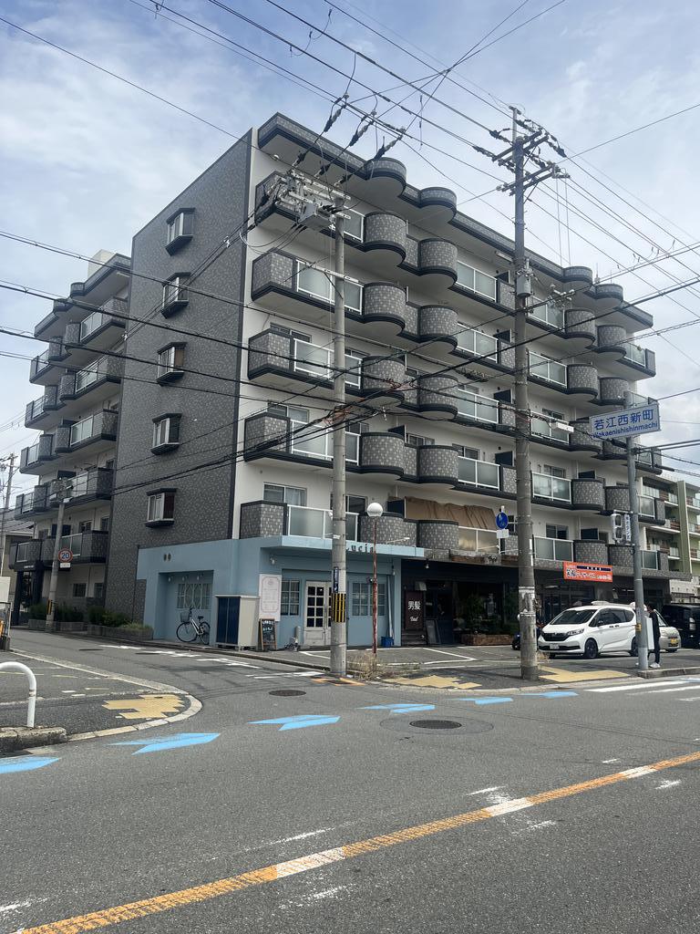 東大阪市若江西新町のマンションの建物外観
