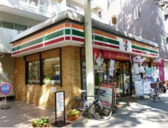 コンビニ　セブンイレブン上北沢５丁目店（コンビニ）まで389m