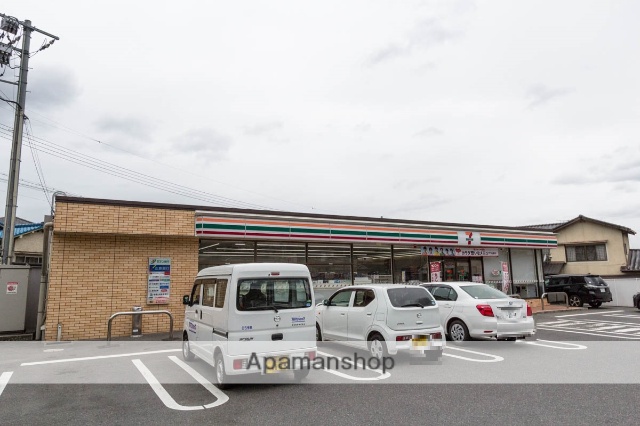 コンビニ　セブンイレブン（コンビニ）まで723m