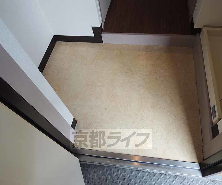 【乙訓郡大山崎町字大山崎のマンションの玄関】