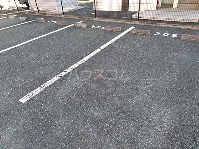 【豊川市上野のマンションの駐車場】