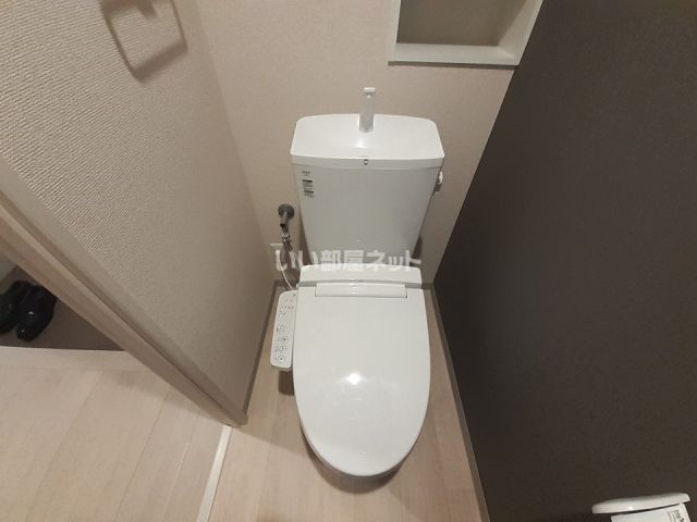 【静岡市葵区瀬名川のマンションのトイレ】