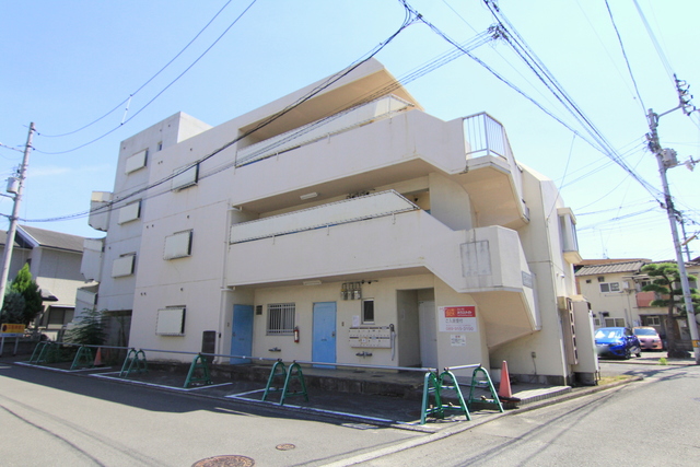 松山市室町のマンションの建物外観