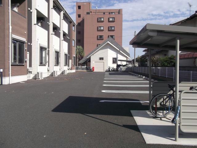 【前橋市元総社町のアパートの駐車場】