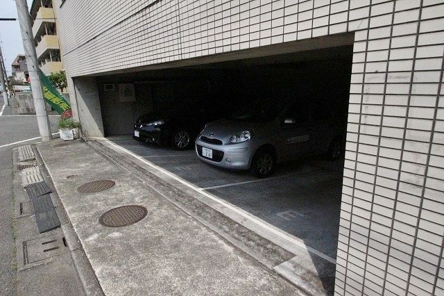 【ニューパレス1の駐車場】