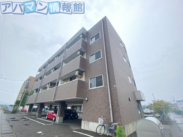 【新潟市西区槇尾のマンションの建物外観】