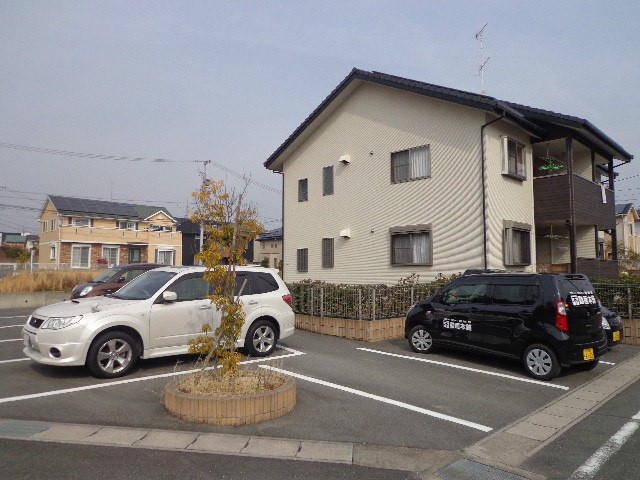 【浜松市浜名区染地台のアパートの駐車場】