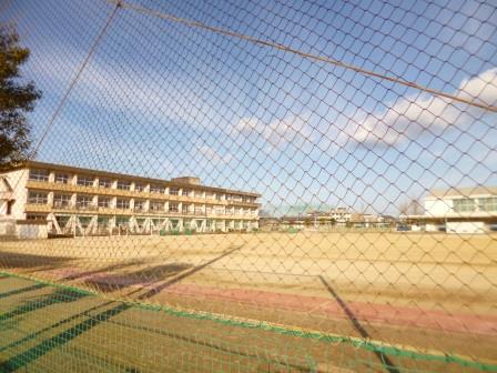 【伊勢市大湊町のアパートの中学校】