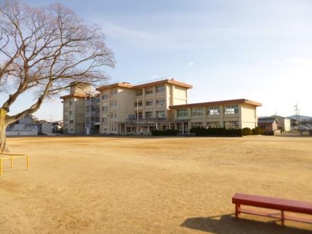 【伊勢市大湊町のアパートの小学校】