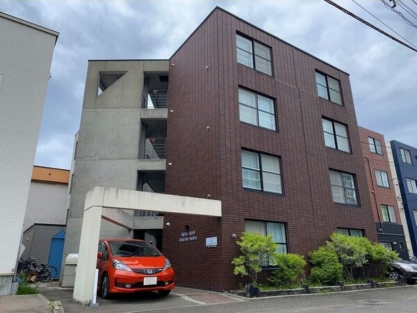 札幌市北区新琴似六条のマンションの建物外観