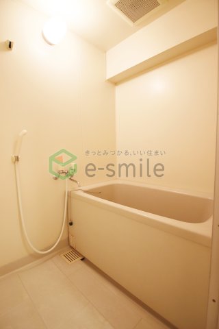 バス・シャワールーム　落ち着いた空間のお風呂です