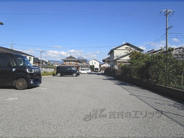 【長浜市平方町のアパートの駐車場】