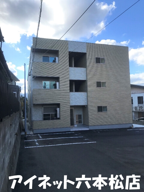 【福岡市早良区野芥のアパートの建物外観】