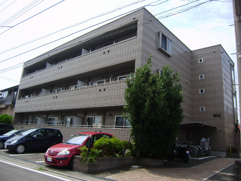 平塚市中原のマンションの建物外観