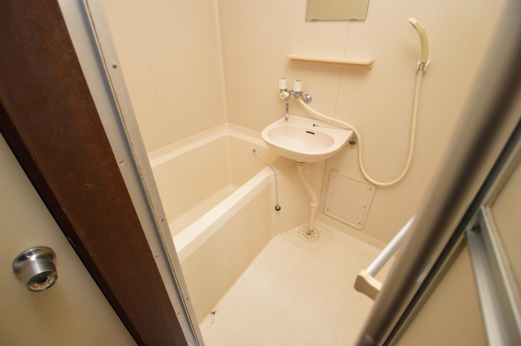 バス・シャワールーム　（参考）他室の写真を使用しています。現況優先となります。