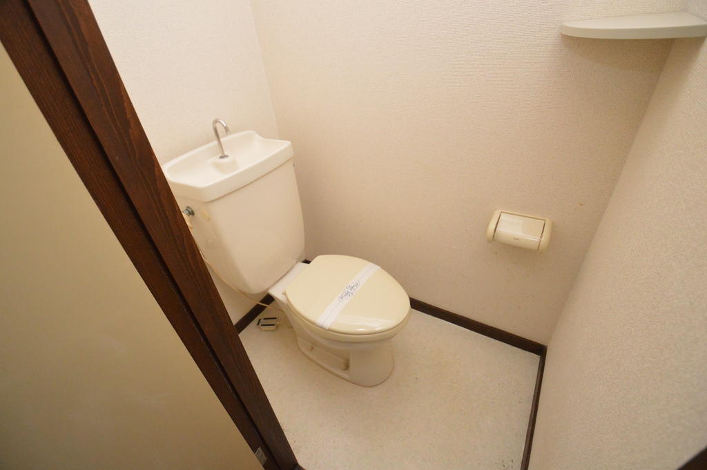 トイレ　（参考）他室の写真を使用しています。現況優先となります。