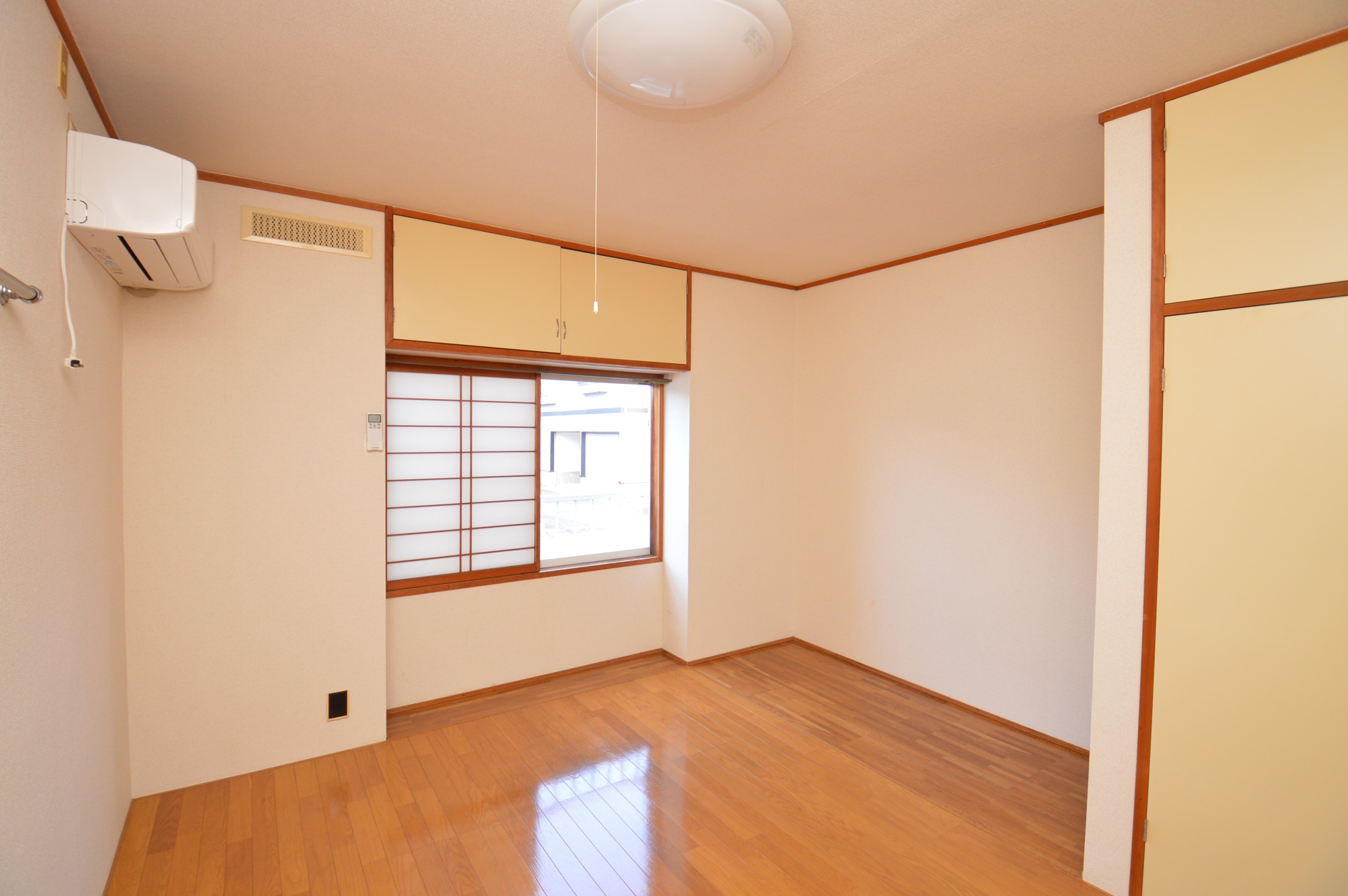 居室・リビング　（参考）他室の写真を使用しています。現況優先となります。