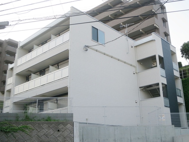 川崎市麻生区王禅寺西のマンションの建物外観