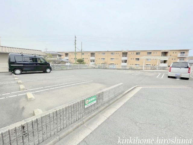 【廿日市市城内のアパートの駐車場】