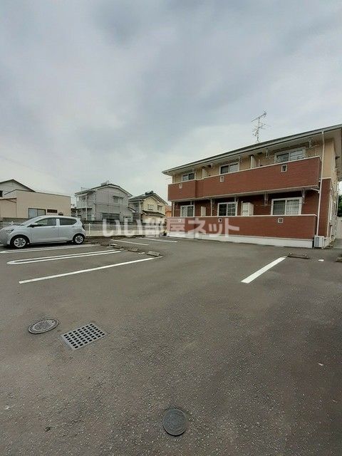 【新居浜市中村のアパートの駐車場】