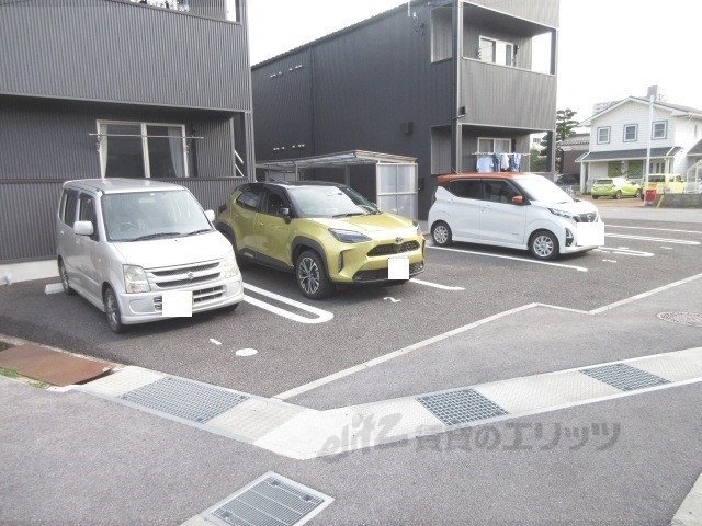 【イストワール船町１号館の駐車場】