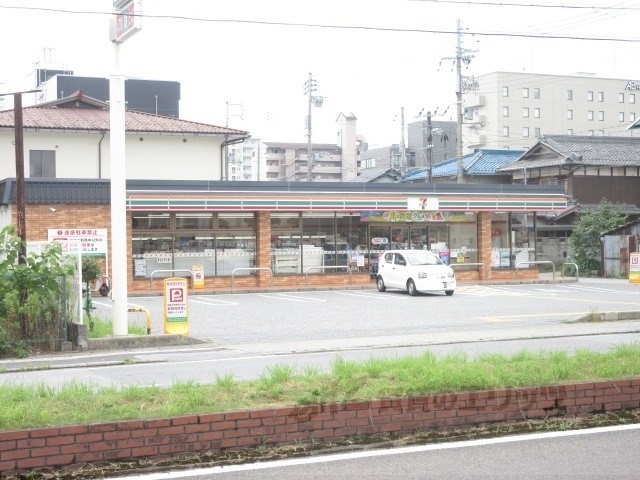 【イストワール船町１号館のコンビニ】