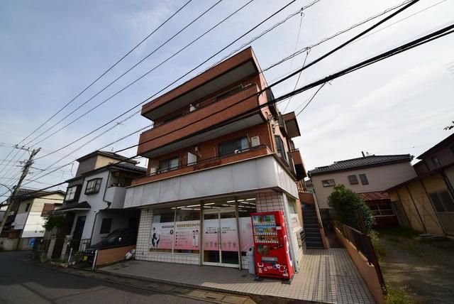 富士見市鶴馬のマンションの建物外観