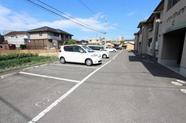 【さぬき市志度のアパートの駐車場】