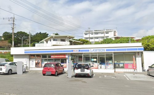 コンビニ　ローソン　おきなわワールド前店（コンビニ）まで242m