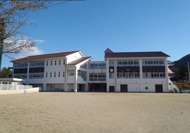 小学校　三永小学校（小学校）まで2000m