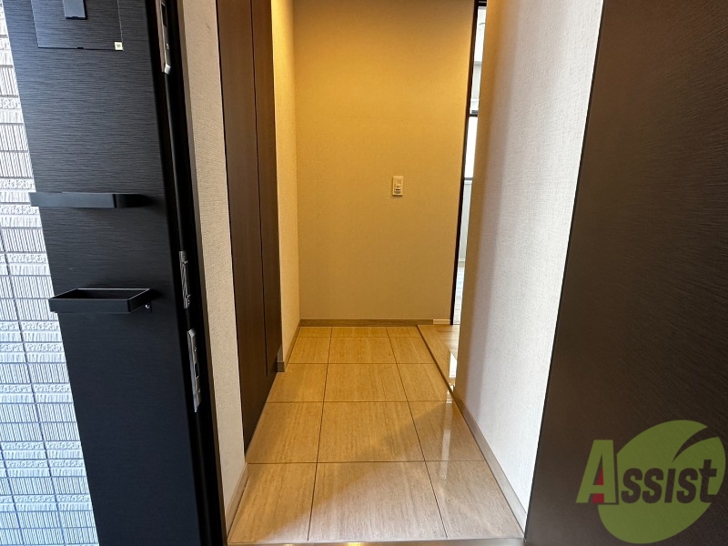 玄関　外から玄関を撮影してみました。広いリビングに繋がっています。