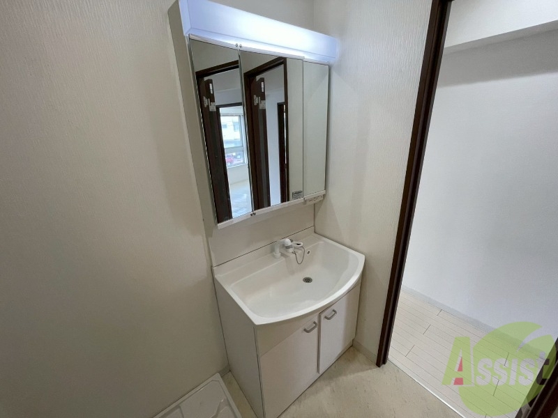 洗面設備　洗面台。身支度にはかかせないですよね～。