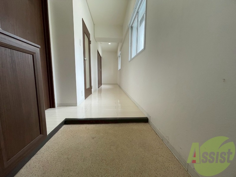 玄関　玄関の様子です。明るい印象ですね。気分もあがりそう。