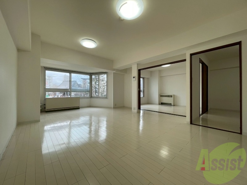 居室・リビング　広くてきれいなリビングです！快適に過ごせそうですね。