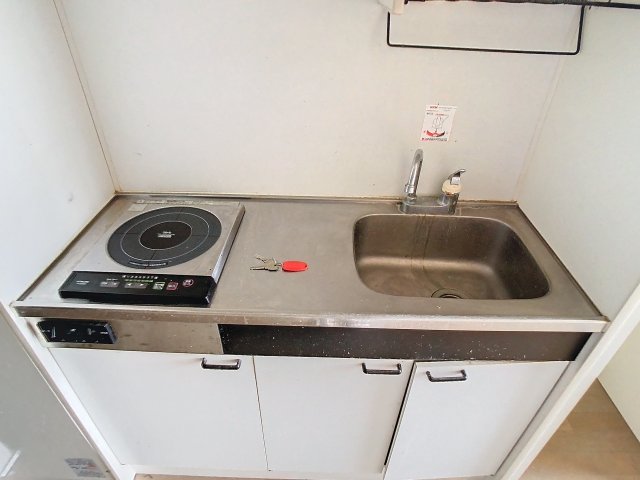 キッチン　室内写真につきましては、同型モデルを掲載しておりますため、実