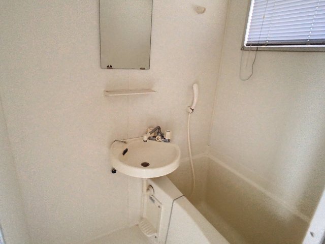 バス・シャワールーム　室内写真につきましては、同型モデルを掲載しておりますため、実