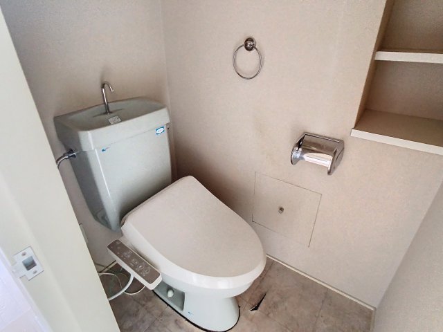 トイレ　室内写真につきましては、同型モデルを掲載しておりますため、実