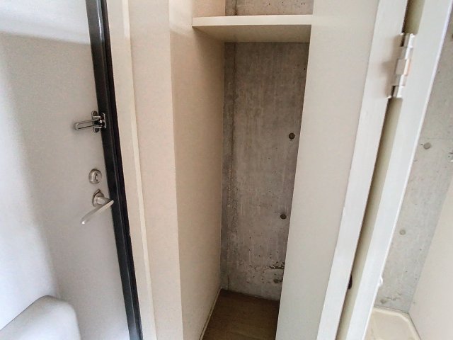 収納　室内写真につきましては、同型モデルを掲載しておりますため、実