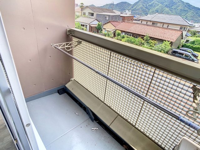 バルコニー　室内写真につきましては、同型モデルを掲載しておりますため、実