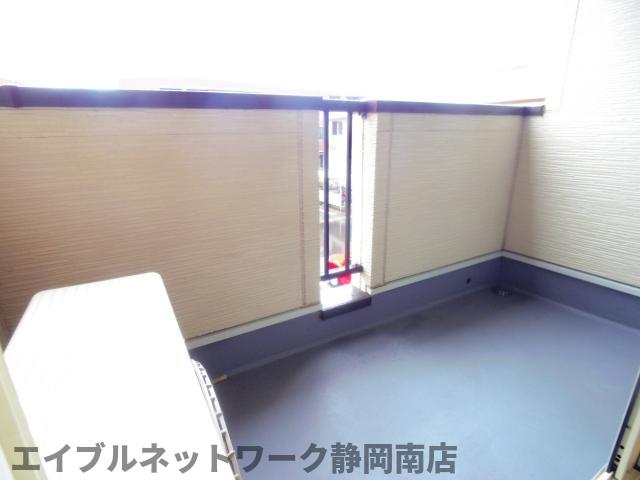 バルコニー　バルコニーからの眺めを楽しみながら食事をしませんか