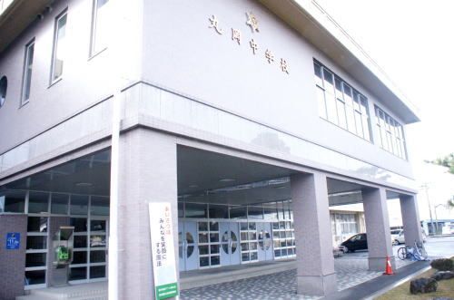 中学校　丸岡中学校（中学校）まで550m